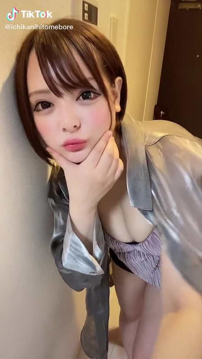 TikTok取り終わった後のいちか😪#おうちで過ごし隊 #バズれ #いいねが欲しい #fyp #おすすめ #ばずりたい #運営さん大好き #フォローお願いします #バズりたい #おすすめにのりたい #広告で有名になりたい