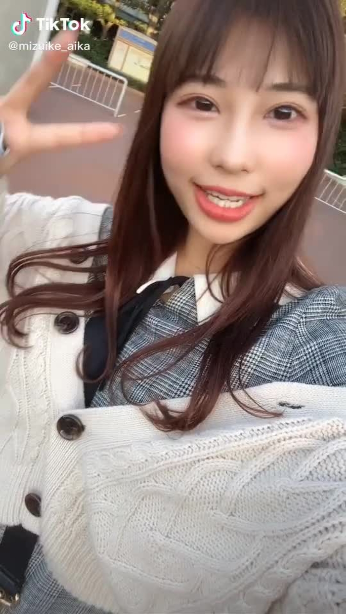 この音楽に動画をあてると悲しくなるらしいシリーズ。1人ディズニーシー的な？笑