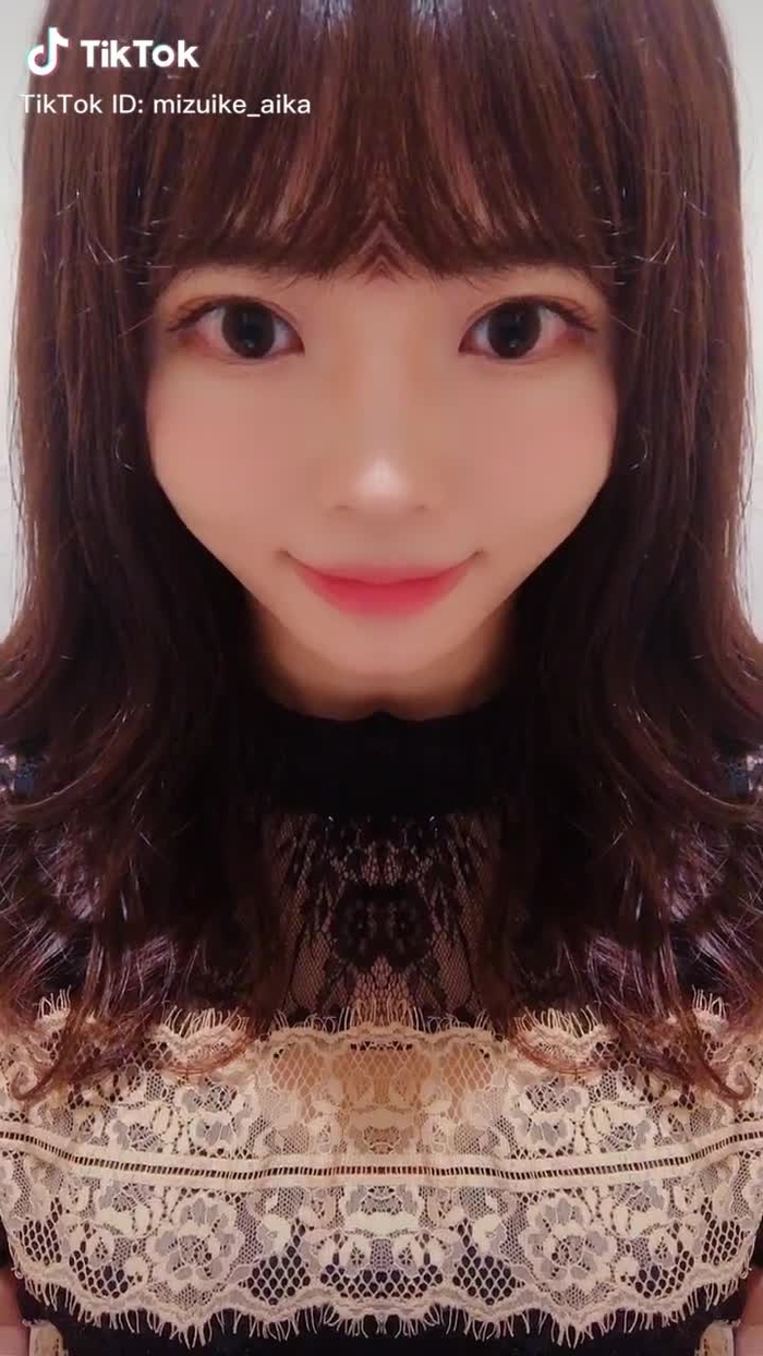 真剣すぎて瞬きできてないw #指スナック #指食べる