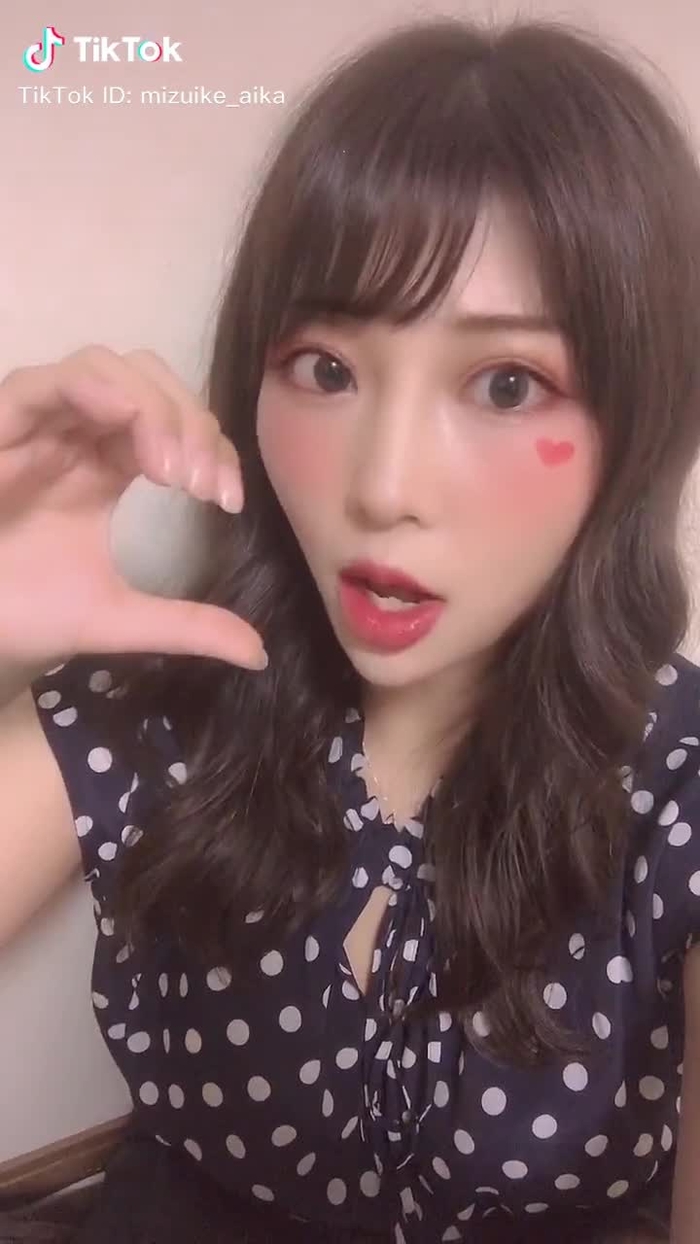 湿気でアホ毛がたくさん。笑