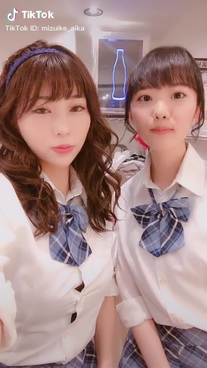 明日は生放送イベントです🥰 画面揺らすやり方がわからなくて悲惨な事に🤣