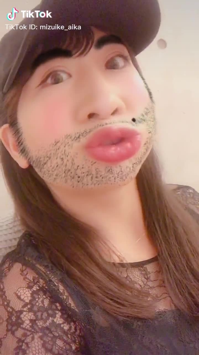 明日はライブです！来てね🥰詳しくはTwitterチェックしてね！ #誰でもおっさん #変身