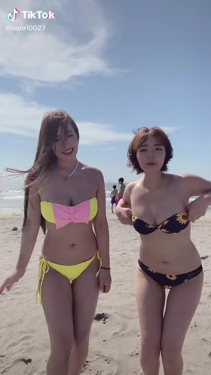 この前の投稿のやつ何故消されたんだろう。。#グラドル #ぽっちゃり女子 #由比ヶ浜 #海
