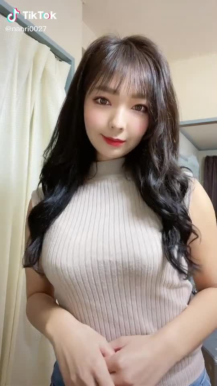 #tiktok #お姉さん #お姉さん #グラドル #sexy#寒いのに#ノースリーブ