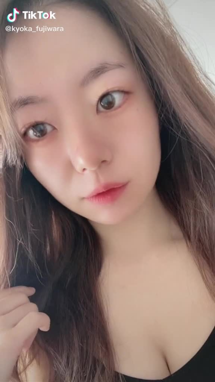すっぴんで歩いてると警察に補導される。#ローソン #すっぴん失礼