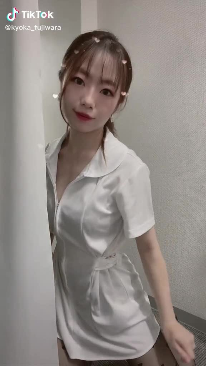 最後まで見ると❤︎飛ぶよ〜 座りver.も見てほしいな☺️？ #fyp #ナース服 #コスプレじゃない #とは #iu #kpoptiktok #kpopfyp