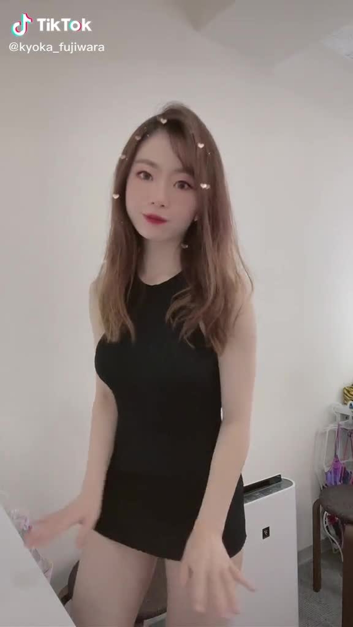 昨日とどちらが良いですか？丈を抑えながら() #iu #kpop #kpoptiktok #骨格タイプ #教えて#オススメ乗ってたら教えて #運営さんありがとう #現役看護師  #看護師