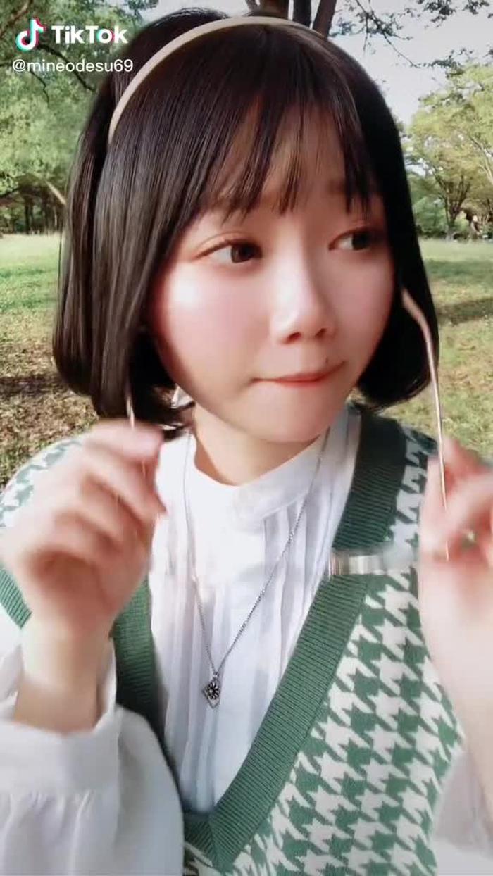 森の中、むしがいっぱい