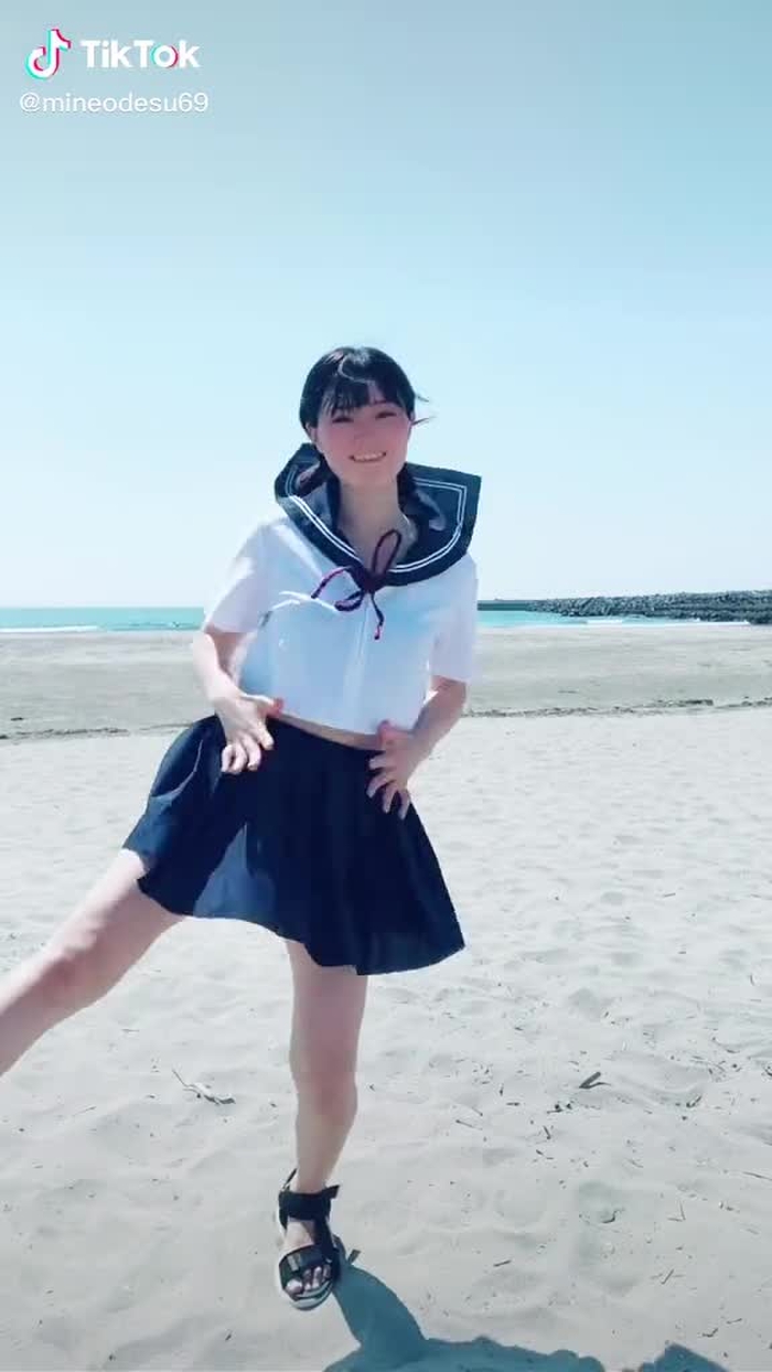 制服の下は見えてもいいやつです！#楽天パンダ#楽天ポイント