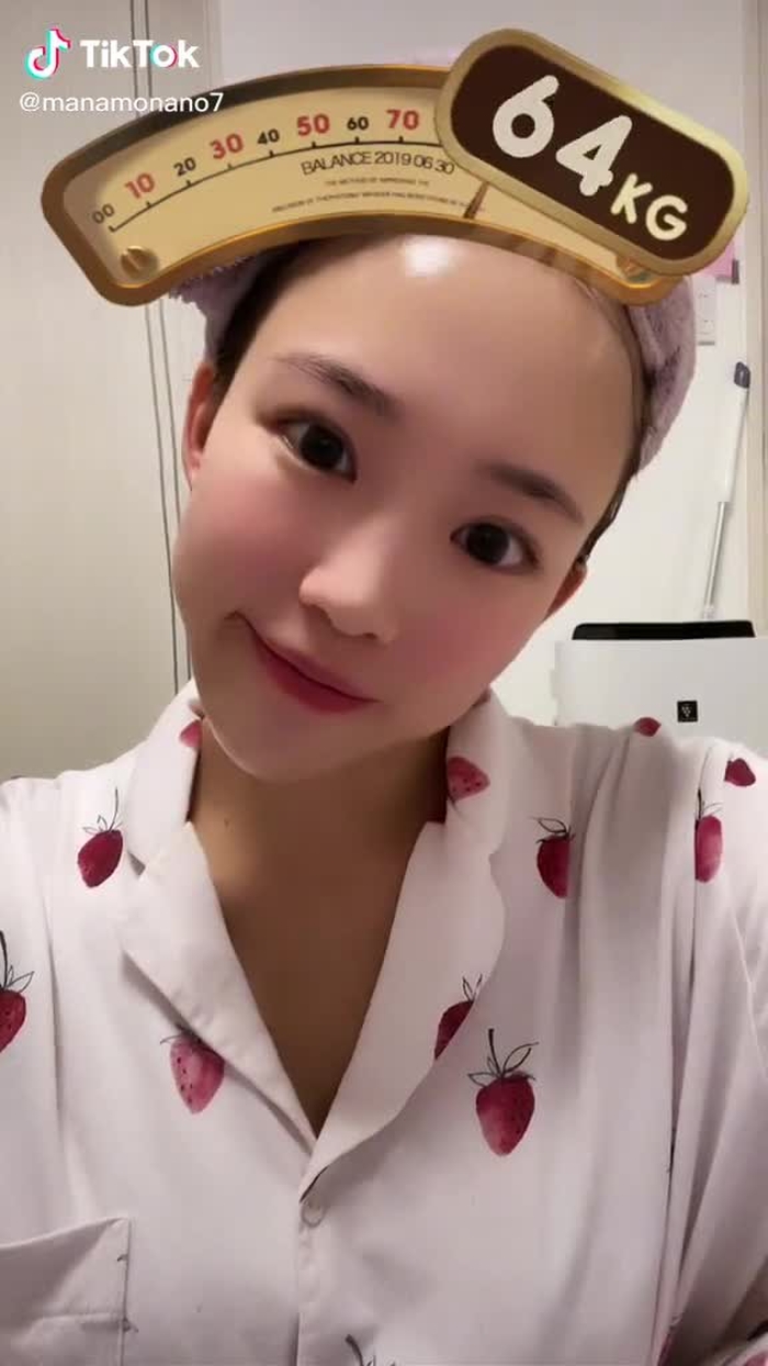 お風呂上がりおでこテカリすぎじゃん#体重測定