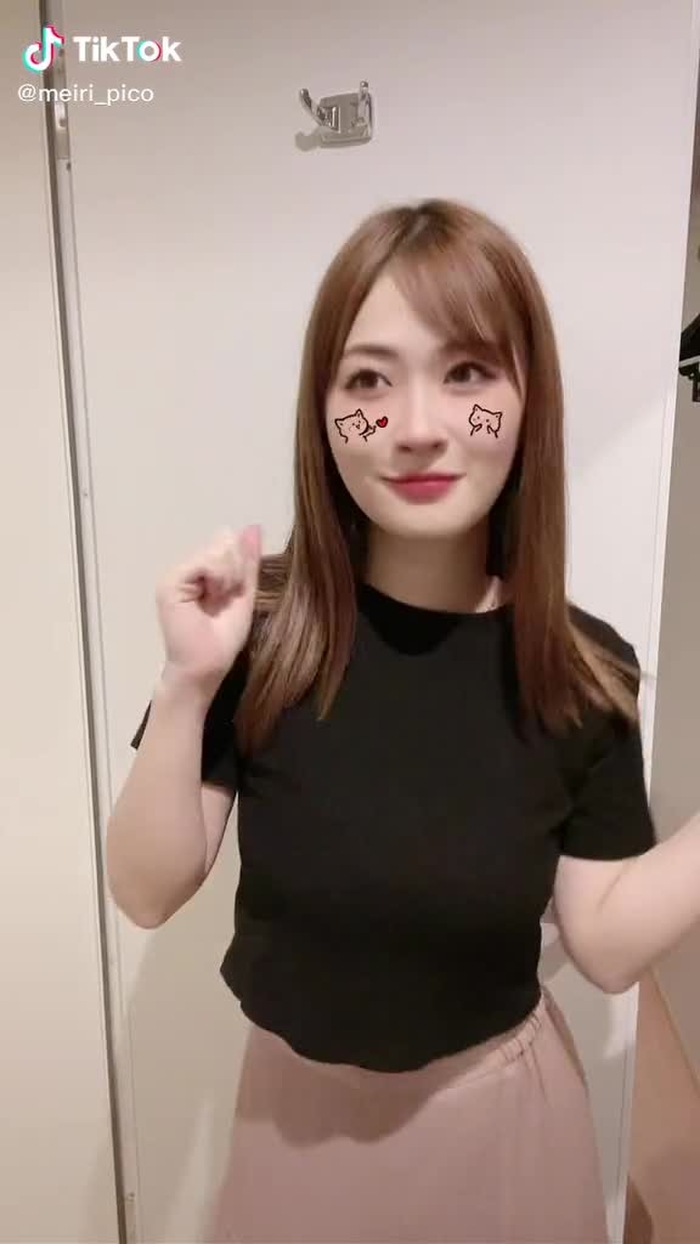 フォロワーさん20万人ありがと記念で初配信しました！ありがとー！🥰♡➳✩⡱またやりますね！#ハートでキッス #アユミマジカルショータイム