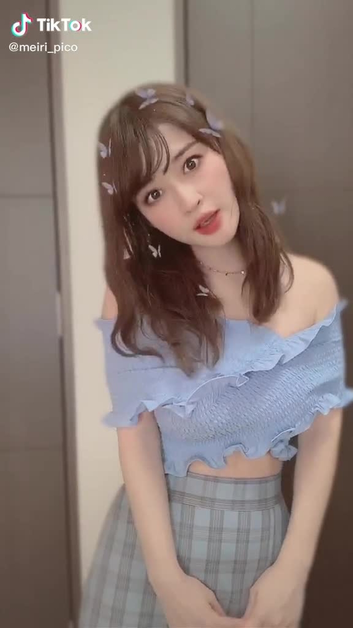 部屋の中だけでも夏の格好してみた🥰今日暑いね！☀️ やりたいのなかったから、とりあえずこれやった。笑 #春夏コーデ