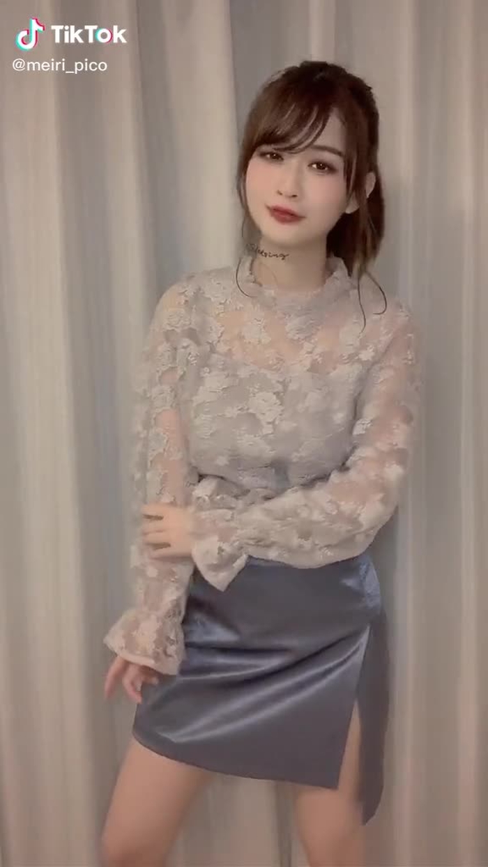 リクエストあったので、腰で踊るバージョンです😳 …牛丼食べてお腹ぱんぱんだけど踊った笑 #おうちで過ごし隊 #おすすめ載りたい