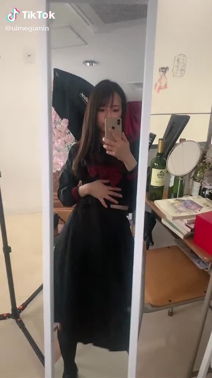 昨日の動画は消えた🥲Twitterに写真だけ上げたので見てください🥲    #制服  #卒業  #おうちでコスプレ