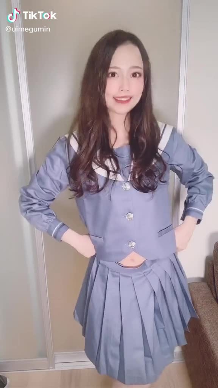 スカート綺麗に折るの難しい！JKに#時をもどそう  #tiktok大喜利  #JK #制服 #コスプレ