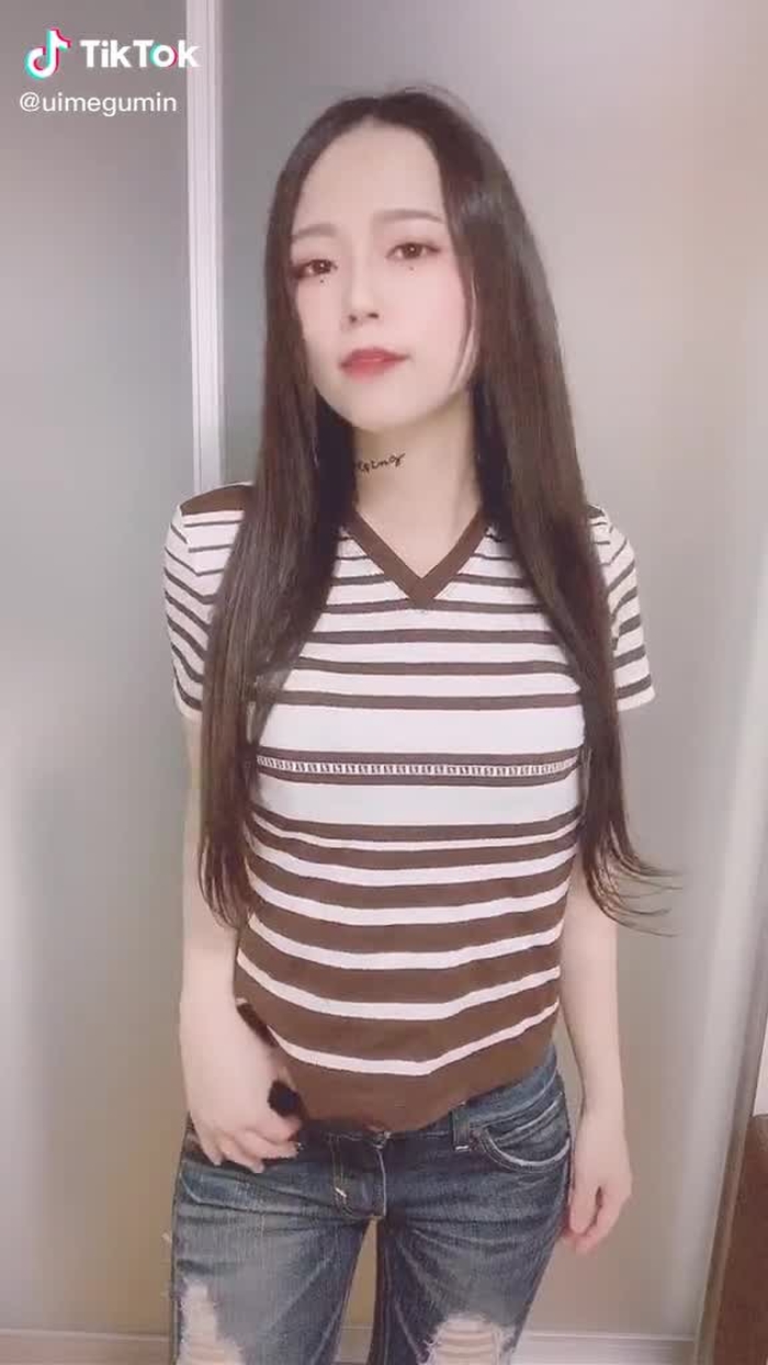 ただくねくねしてる動画 #おうちgw  #おうちで過ごし隊  #誰でもダンス  #くねくねダンス