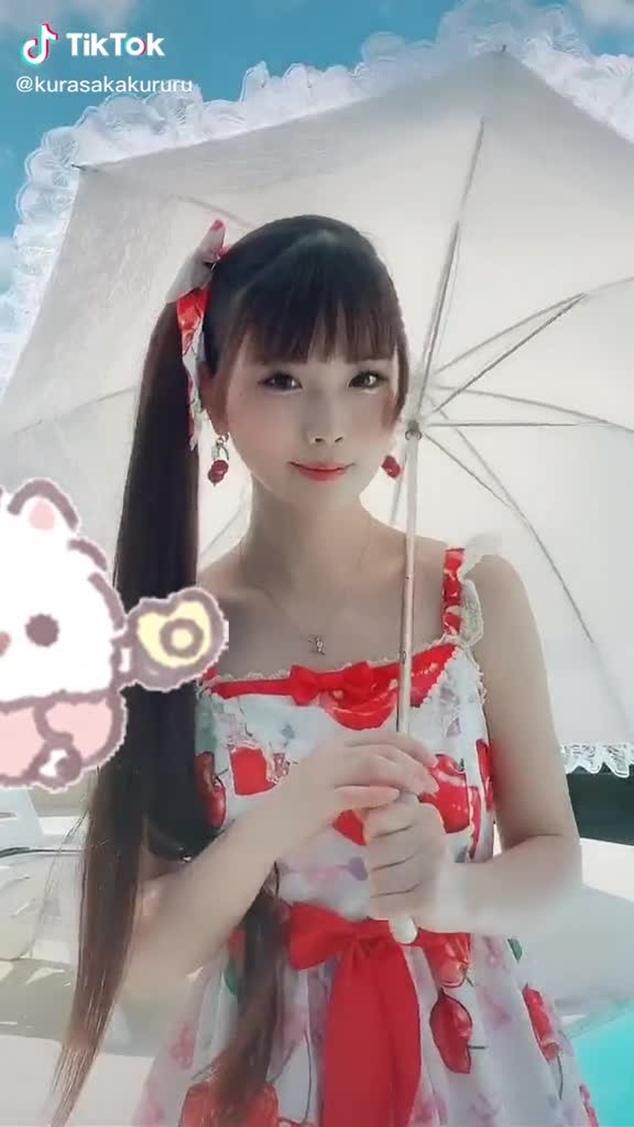 撮影の合間に撮ったよ。きれいな夏空☀️beautiful sky and forest #angelicpretty #lolitafashion #japan