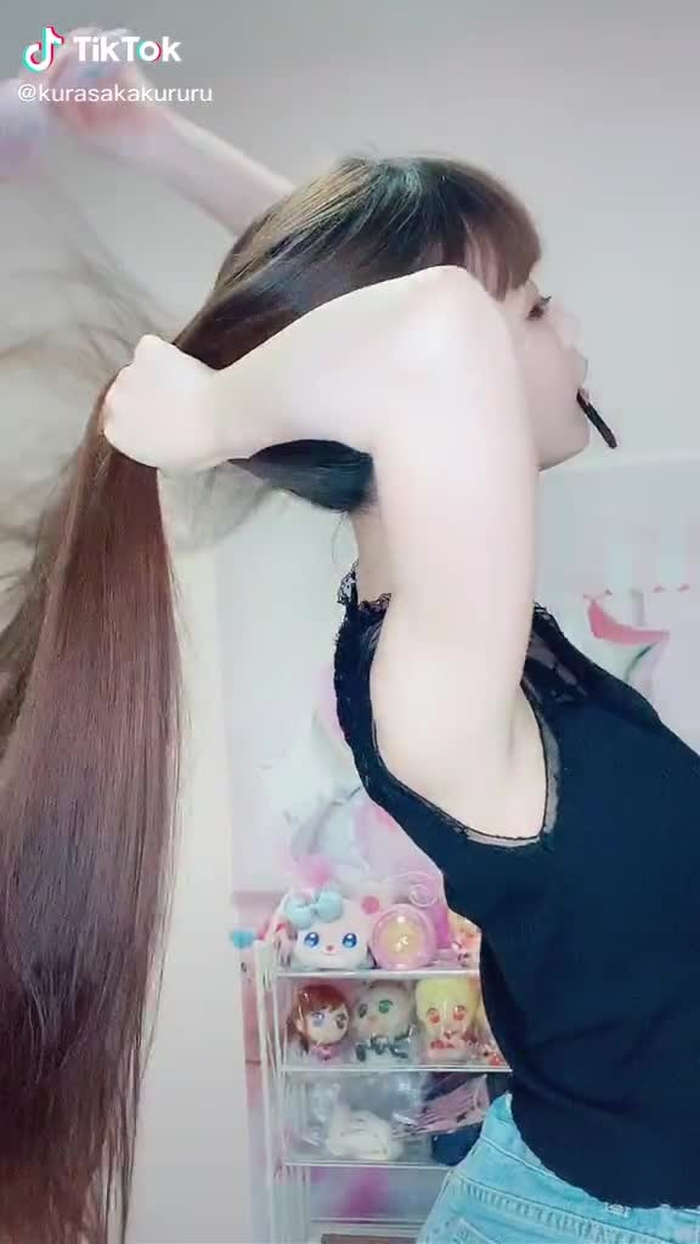 梅雨は髪が広がってヤダね〜　#ロングヘア #longhair