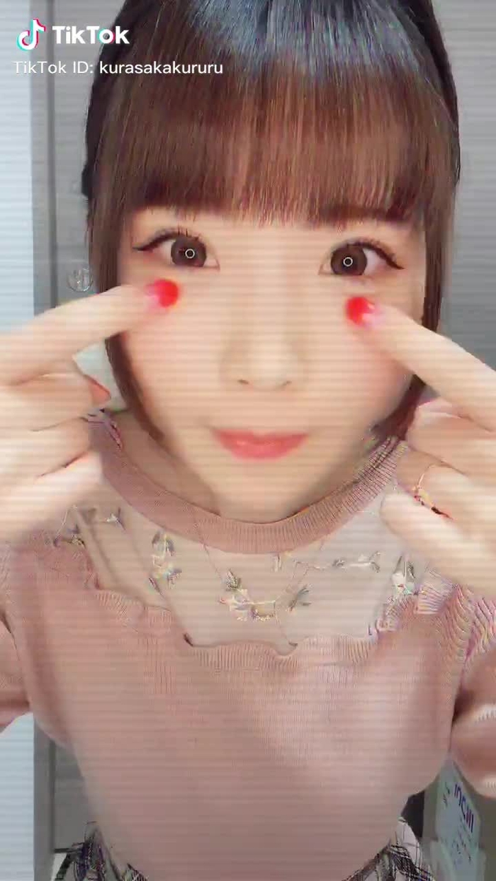 ピアスはおもちゃ　#オカメインコのきなこちゃん