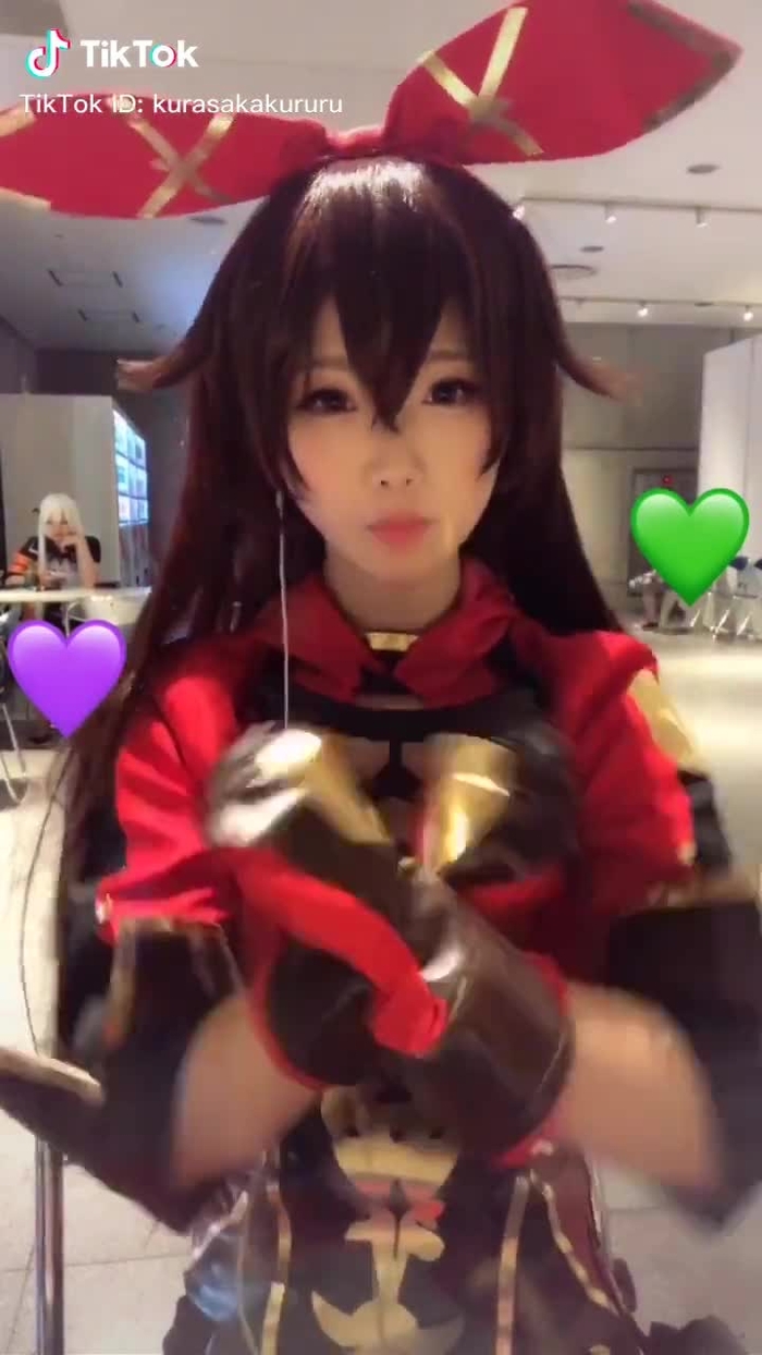 take2🙄後ろにいるのは同じ事務所の東雲はなちゃんです。#コスプレ #アンバー  #原神