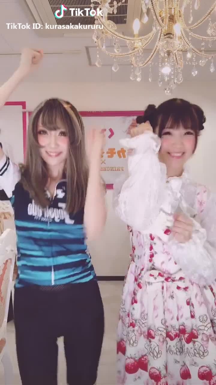 大阪2daysありがとーーー！！！後ろのポスターが見え隠れ。。  @カモミール #隠しコマンド大会