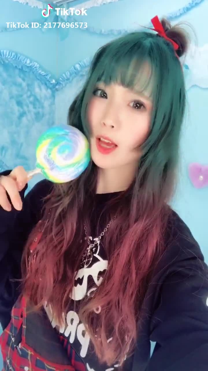 どれ選んだか忘れて大分だぶってる(笑) #髪色チェンジ #あきかる #listenflavor #難しかった 😂