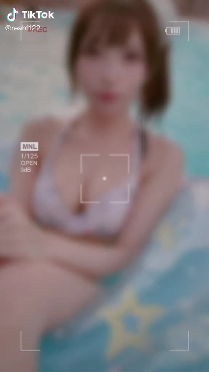 プールで苦手な事は？私は足を底につける事🤣　#ホワイトフィルター #夏の思い出 #ng