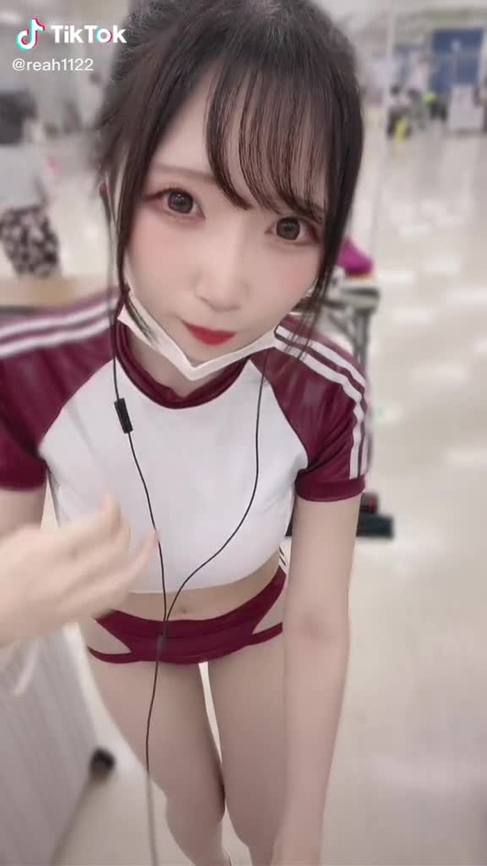 次はどんな衣装来て欲しい？#ホワイトフィルター #リクエスト募集中