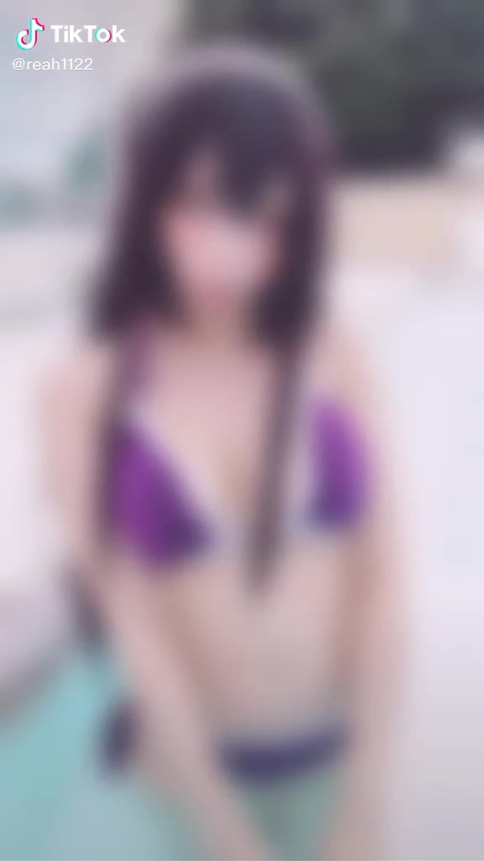 昔バズった動画はまたバズるらしいけど、似たような違うやつで #少し待ってみて #霞ヶ丘詩羽 #コスプレ #水着