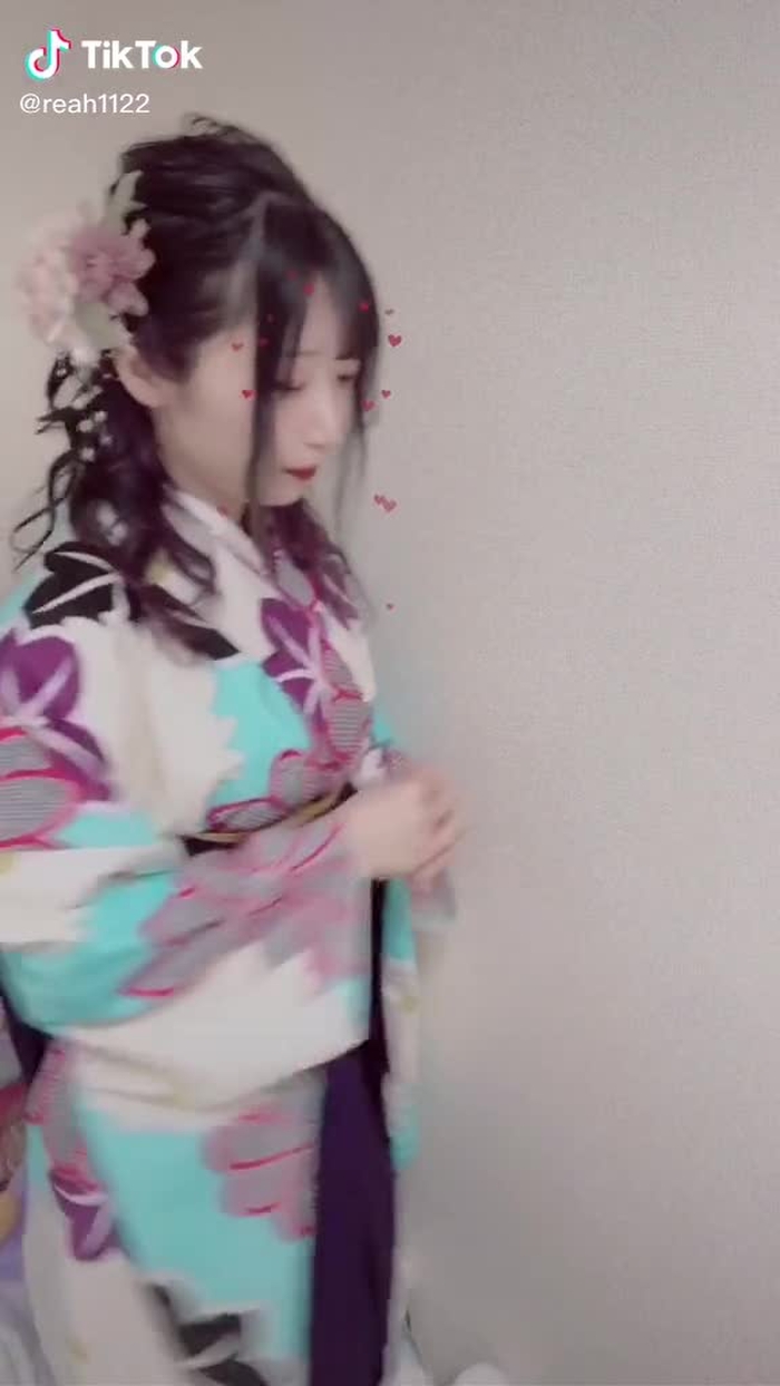 身バレ怖くない!?(特に制服着てる子とか)ってお姉さんは思っちゃうよ...  #袴女子 #ヘアアレンジ