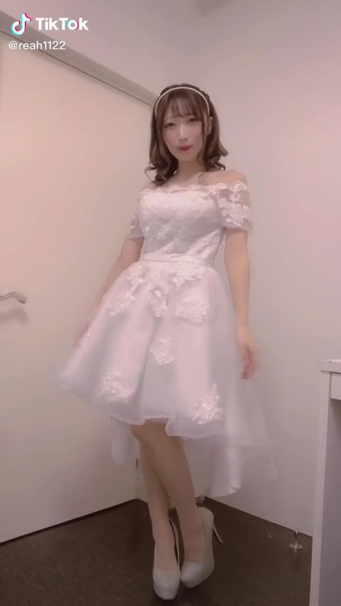 下から撮ると顔でかいんだけど、みんなどう撮ってるの？ #時を進めよう #秋冬コーデ