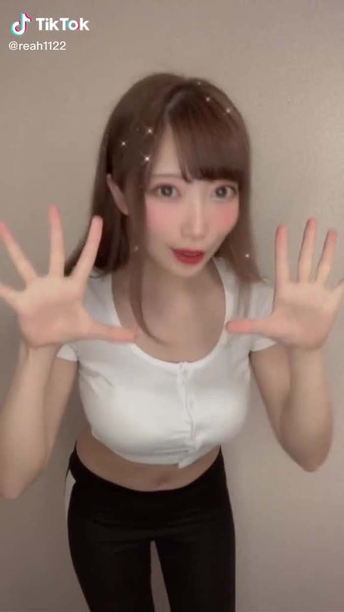 新しい服買ったら短かった。#らろらろ #バズれええええええええ
