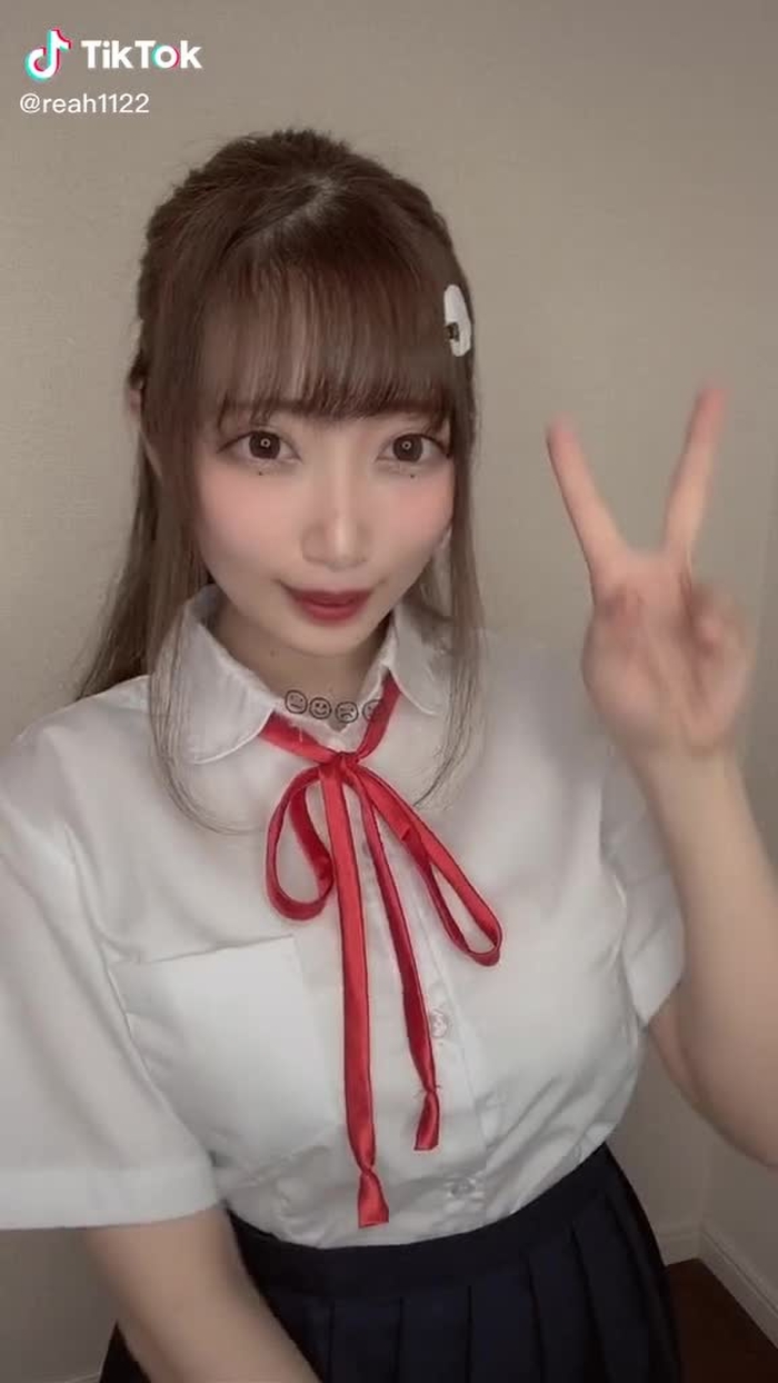 最大限の寄り目(できてない(振りも間違えた #どうにかなりそう #制服 #本気出してみた