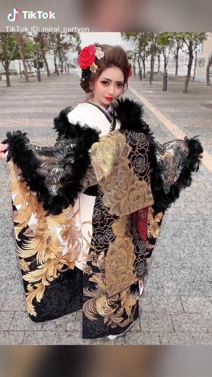 成人式はギャルっぽさはなくして綺麗系でまとめました💋成人式投稿もう少し続きます😁#成人式 #振袖 #はたち #ふりそでーしょん