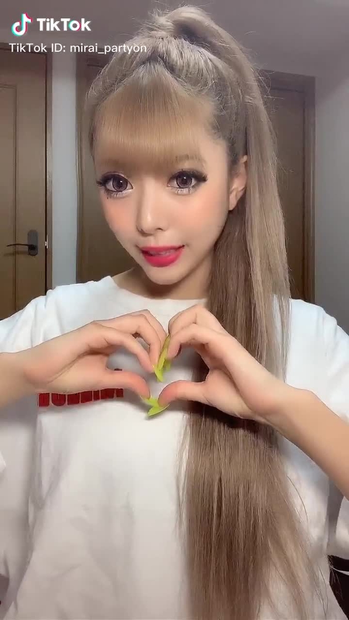 出勤前のわたち😛 #小顔効果で背景ゆがむ #tiktok東西決戦 #我がキング