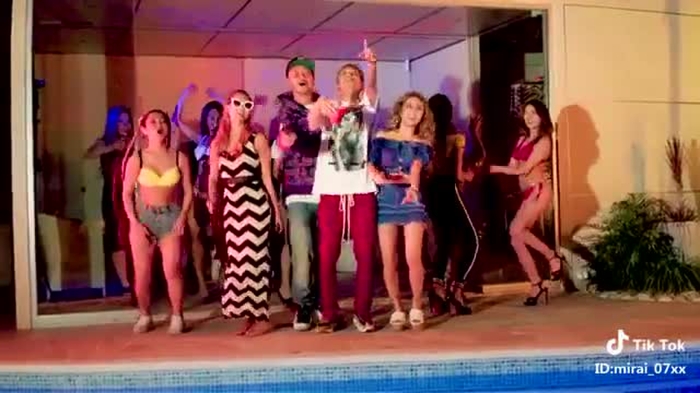 t-aceさんの新曲｢ワンチャン｣MVに出演させて頂きました✨どれかわかるかな〜🤣??YouTubeにフル載ってます💋アップでも映ってるから探してみてね💖#t-ace #ワンチャン