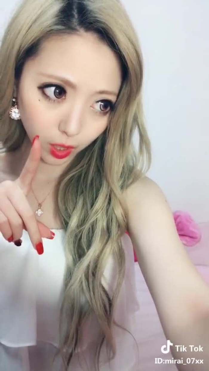 #いいアゴ乗ってんね #広告で有名になりたい #増えてどうするんだ #手を繋ごう