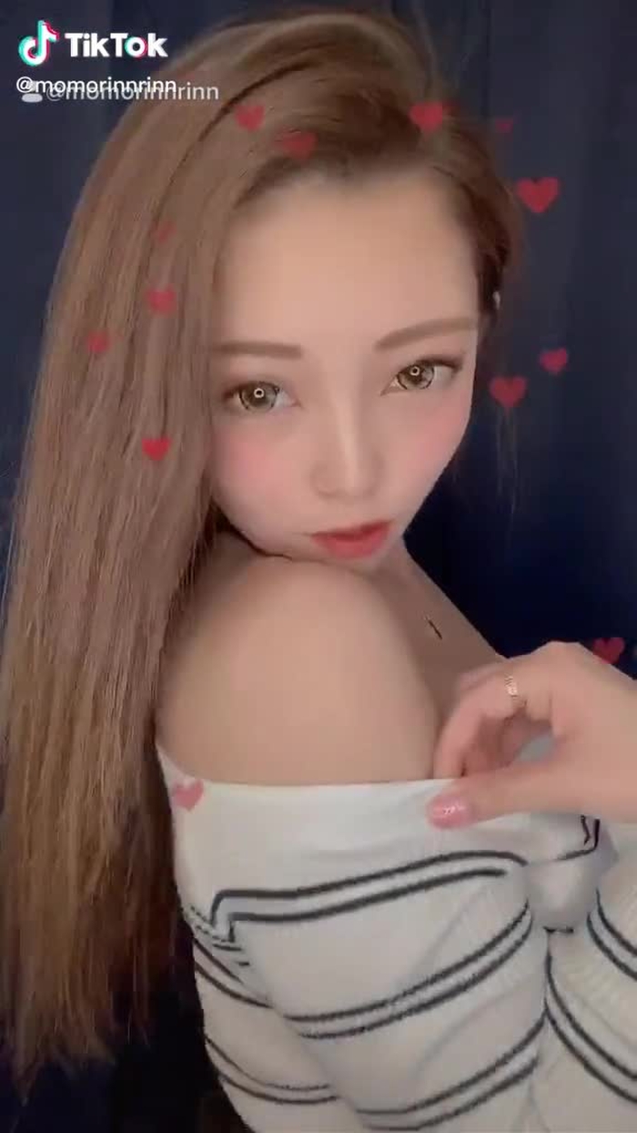 偽りだらけの恋愛はやだし、本物の愛をちょうだいよ😔💓口だけの好きだよもいらないし　ずと好きでいてくれないとやだ！追いかけてくれる人じゃないと嫌😑💓私だけみてね。#今日も元気にメンヘラちゃん#あざとい女#チラ見せ#恋人ごっこ夜に#私だけみてくれますか#推してください