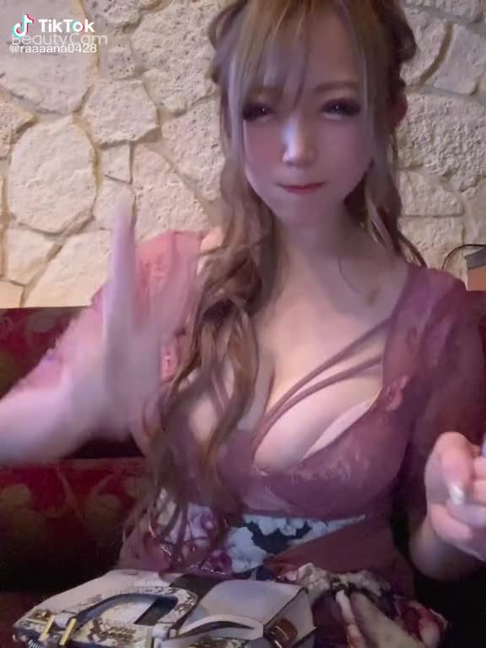 こんな感じでよって両膝血まみれです。転びました。