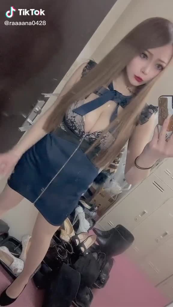 このチャック下ろしたらどうなるとおもう、、、？