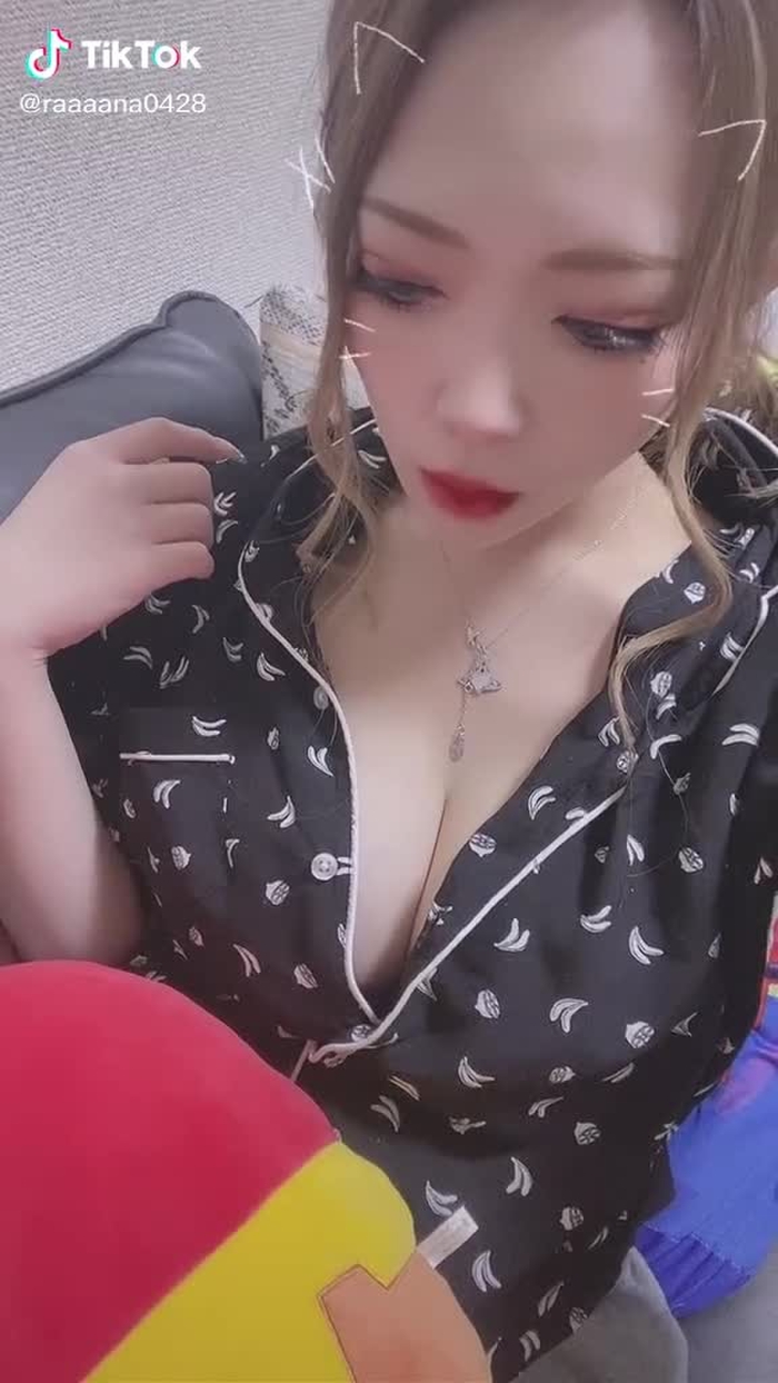 TikTok (ティックトック) で 🦋 如月 らな 🦋 (@raaaana0428) の動画を見る 5