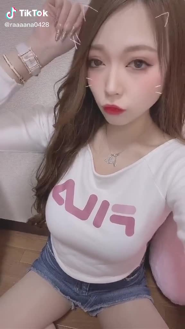TikTok (ティックトック) で 🦋 如月 らな 🦋 (@raaaana0428) の動画を見る 8