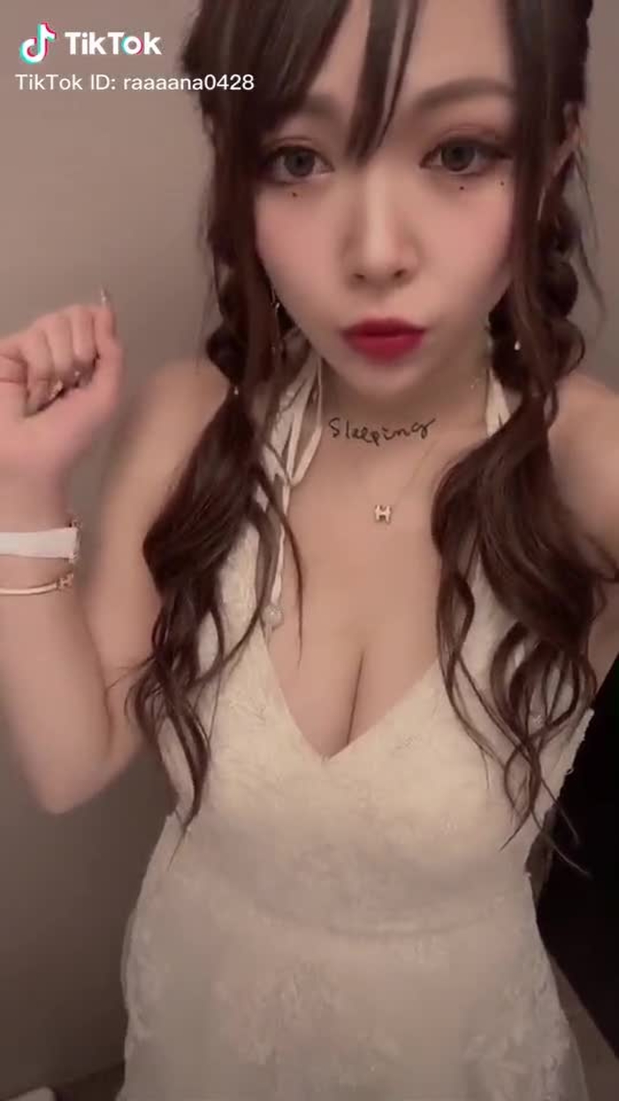 出勤してます！TikTok指名お待ちしてます😶#すすきの #ニュークラブ #キャバ壌