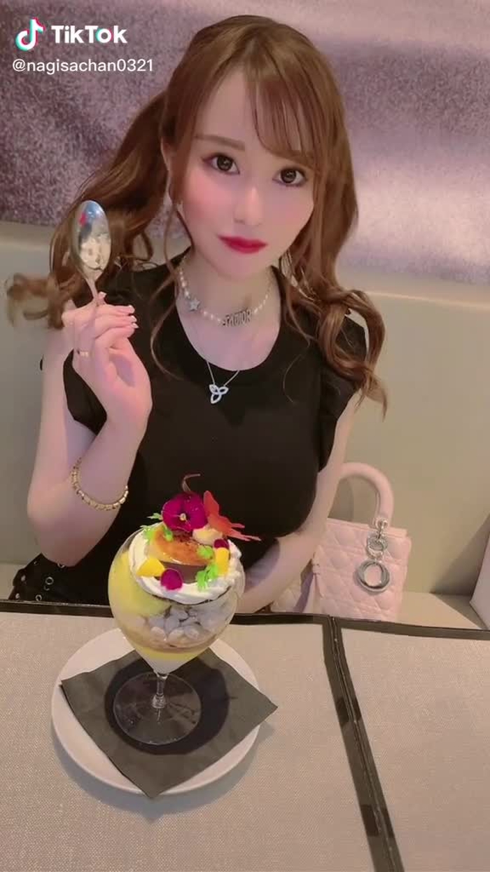 #ladydiorがうすピンク色だからお顔とまちがわれて一瞬加工されてるの草♡