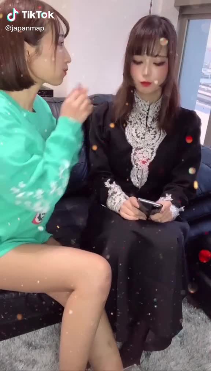 なんだかんだ仲良し🙋‍♀️🙋‍♀️@shirosaki__ #愛し合う #笑顔咲く #ちゅーして
