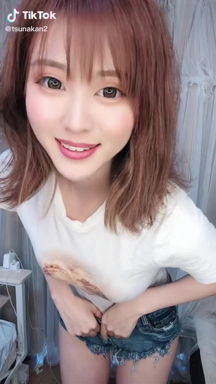 お久しぶりーふ。梅雨時期で頭バクハツ#tiktok初心者 #筋トレ女子 #腰フリダンス