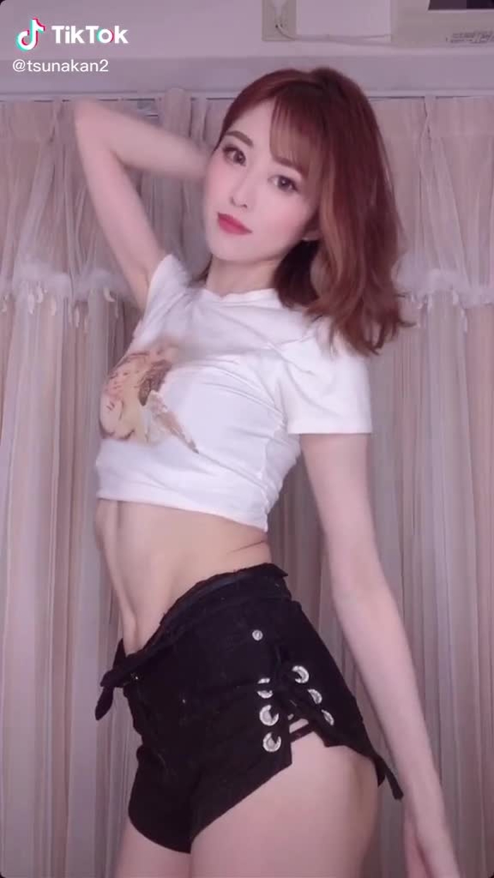 新しく始めました✩.*˚フォローよろしくお願いします🙇#tiktok初心者#腰振りダンス