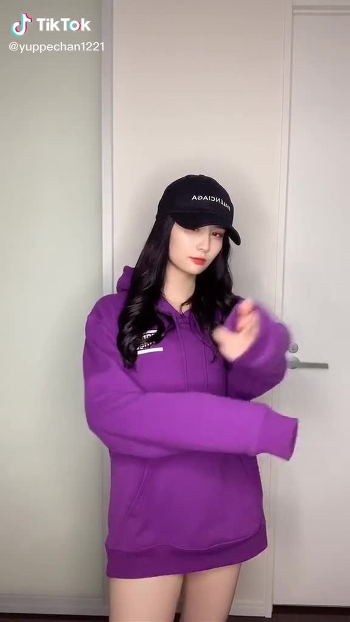 どっちの系統が好きですかー？🤭#コメント #コメントしてね #youtubeも #instagramも見てね #twitterも始めました #応援宜しくお願いします #ばずりたい #19 #おすすめのせて #おすすめ載りたい #運営さん大好き #運営さん大好きなんでおすすめ載せてください