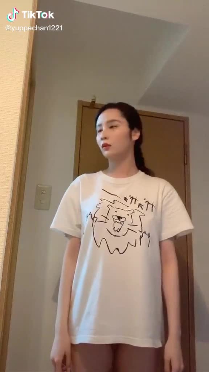 みんなのリクエスト答えました😶最後Tシャツ危なくてあんまり引っ張れなかった笑     すぐ消すと思う#コメント #コメントしてね #instagramも見てね #youtubeも #twitterも始めました #応援宜しくお願いします #ばずりたい #19 #おすすめ載りたい #おすすめのせて
