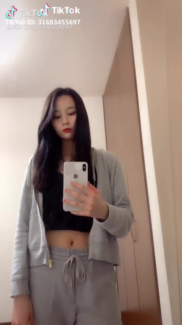 最初の服装でもデートしてください笑        かっこよく撮りたかったけどなんか違う😅#毎日ファッション#コメントとフォローとハートお願いします#オススメ乗りたい #運営さんお願い大好き
